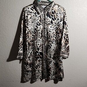 Chicos Top Womens Size 2 Chico Sizing Abstract Cheetah Button Top